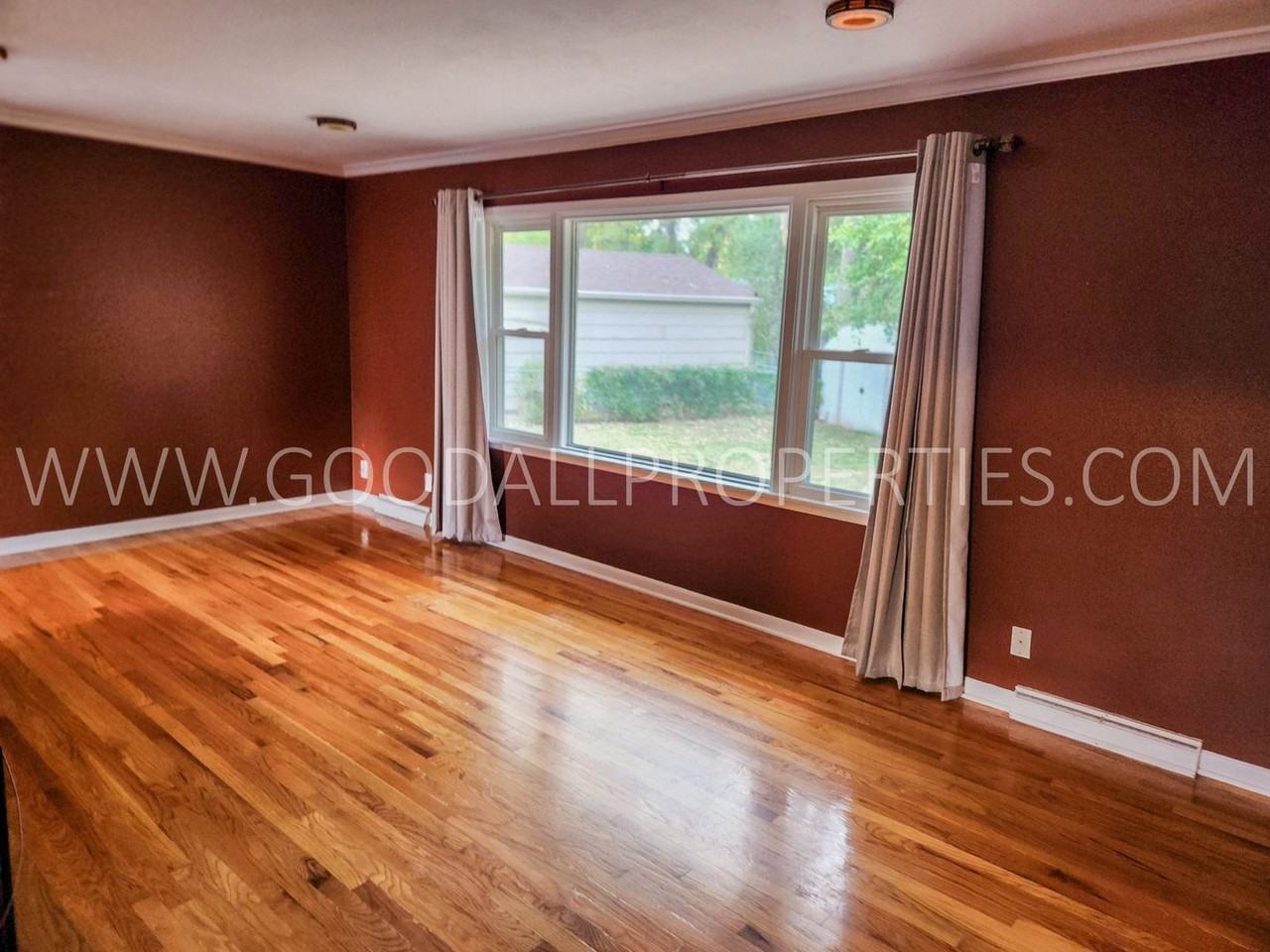 2715 Meadow Ln - Photo 2 of 13