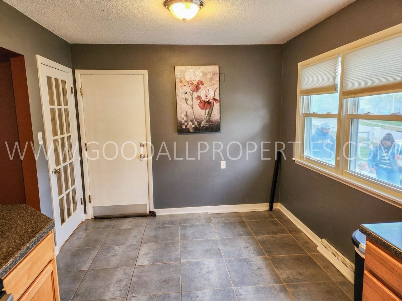 2715 Meadow Ln - Photo 5 of 13