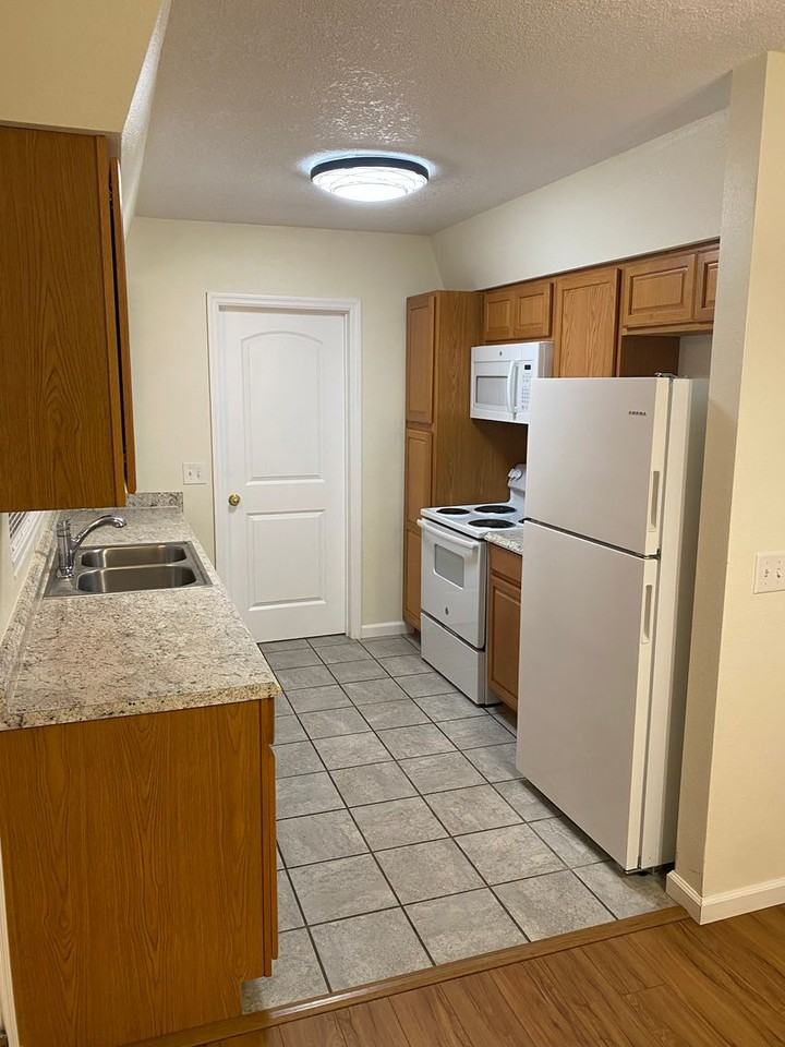 620 Poinsettia Drive - Photo 3 of 19