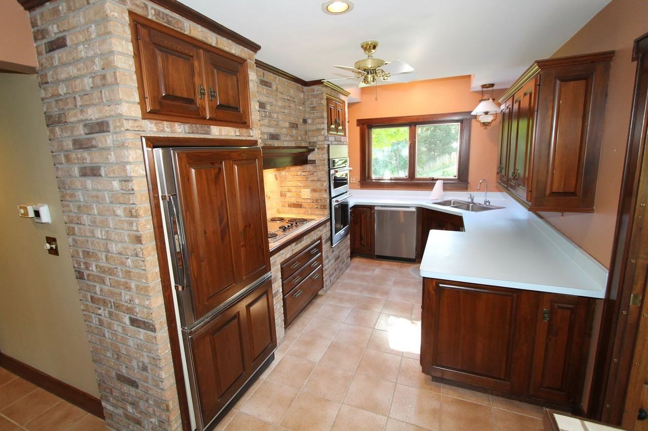 2873 Berndt Rd - Photo 5 of 28