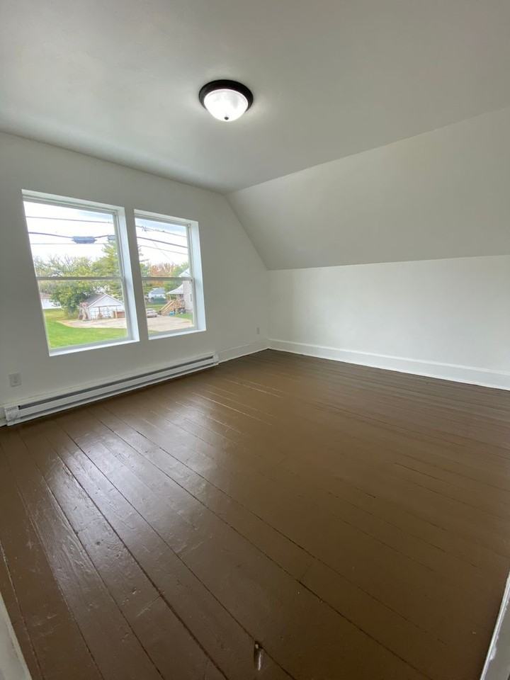 341 Pecor St - Photo 5 of 9