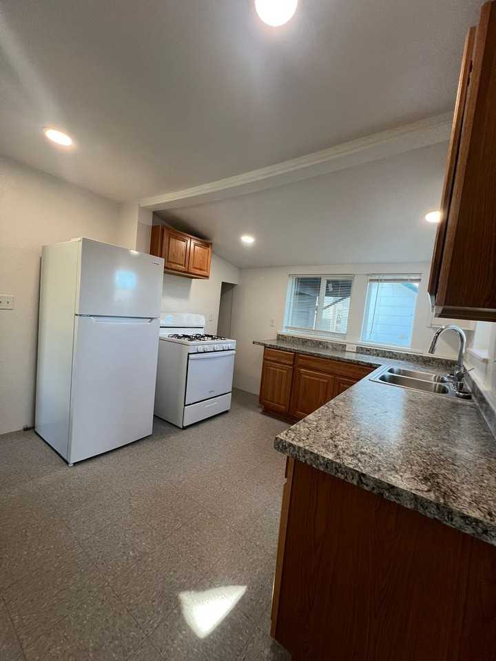 1745 Menlo Way ##04 - Photo 4 of 7