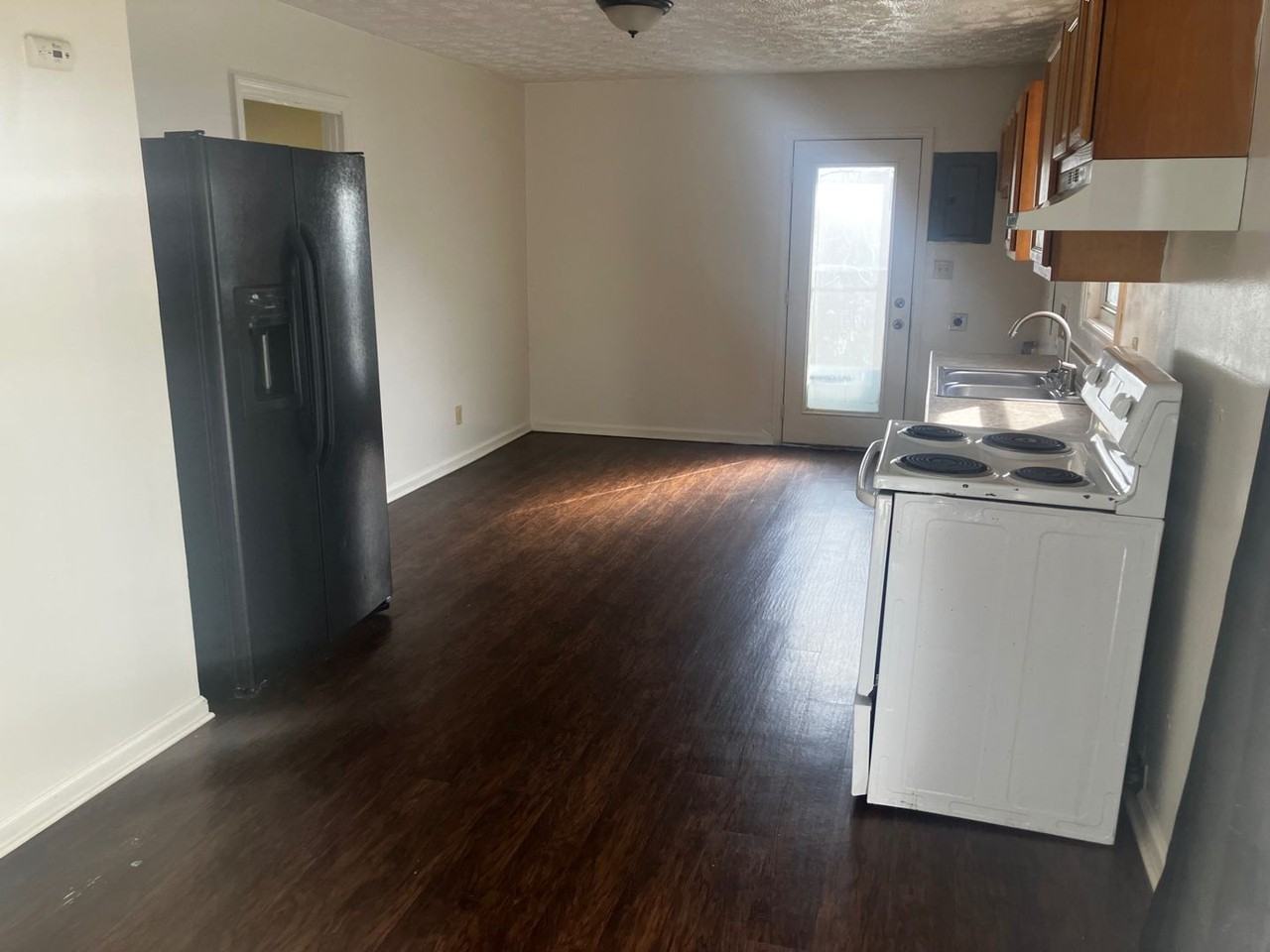 4221 Molane St - Photo 2 of 15