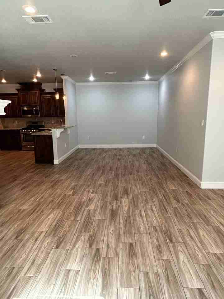 2409 W 34th St - Photo 7 of 19