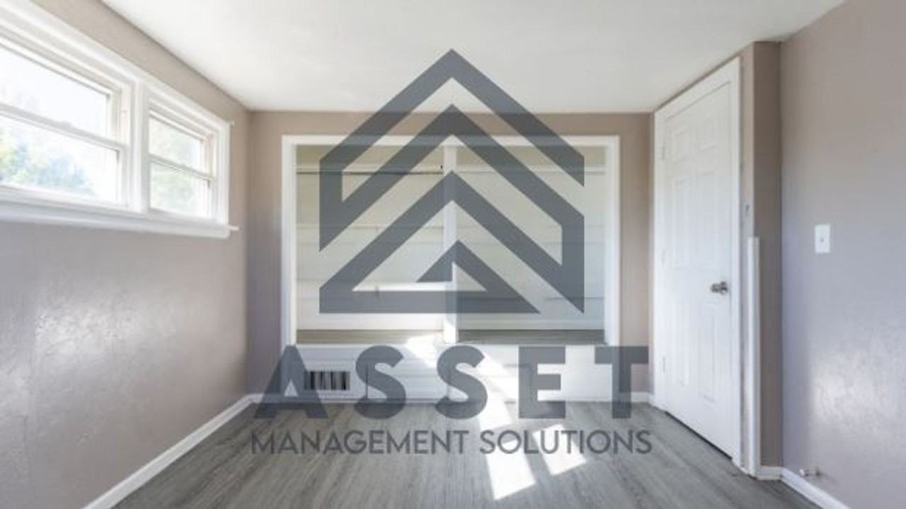 908 N Lilac Ln - Photo 4 of 30