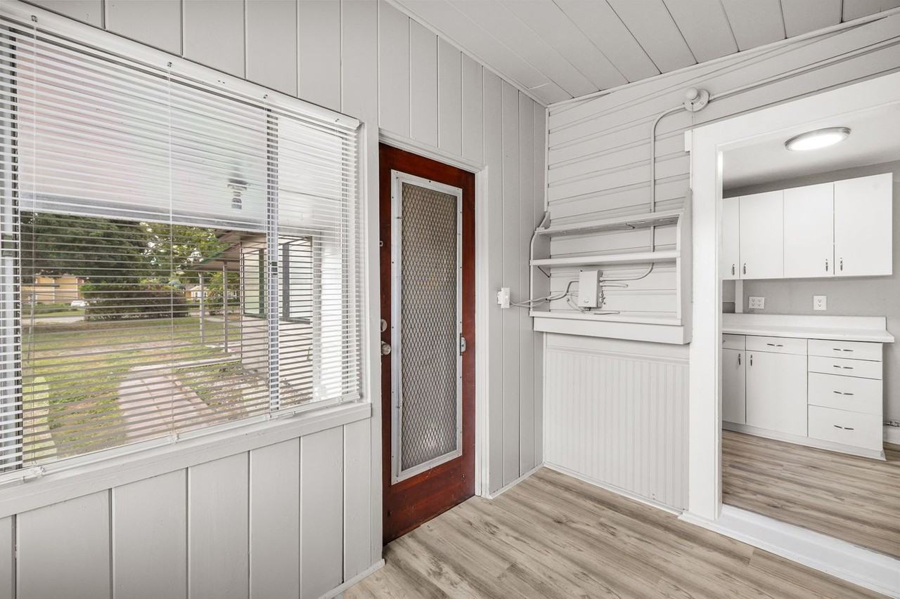 2435 13th Ave N - Photo 5 of 28