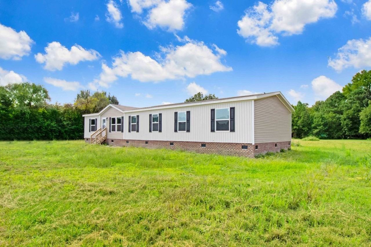 4877 Wayne Memorial Dr - Photo 2 of 30