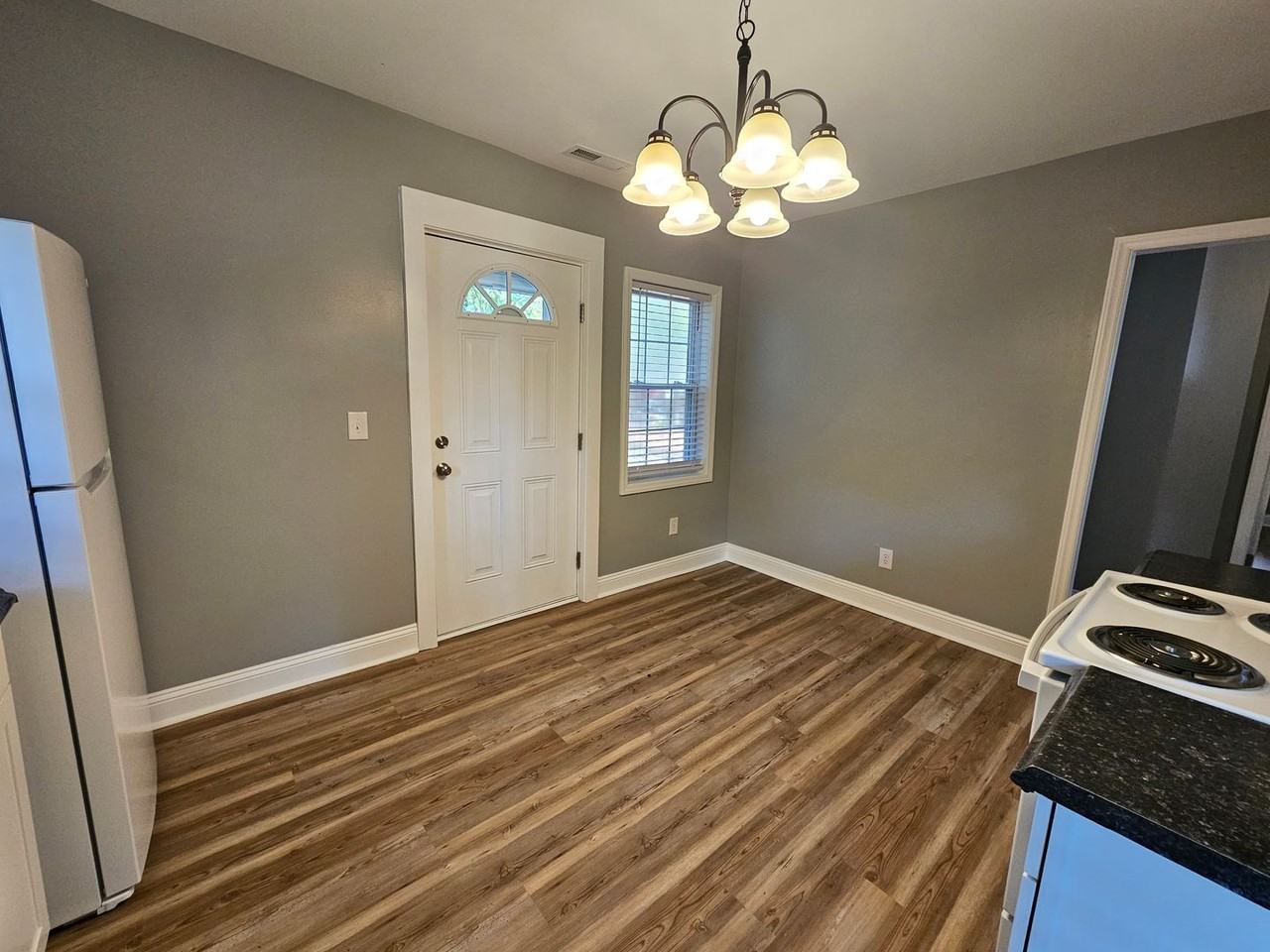 1301 Ray Ave - Photo 4 of 11