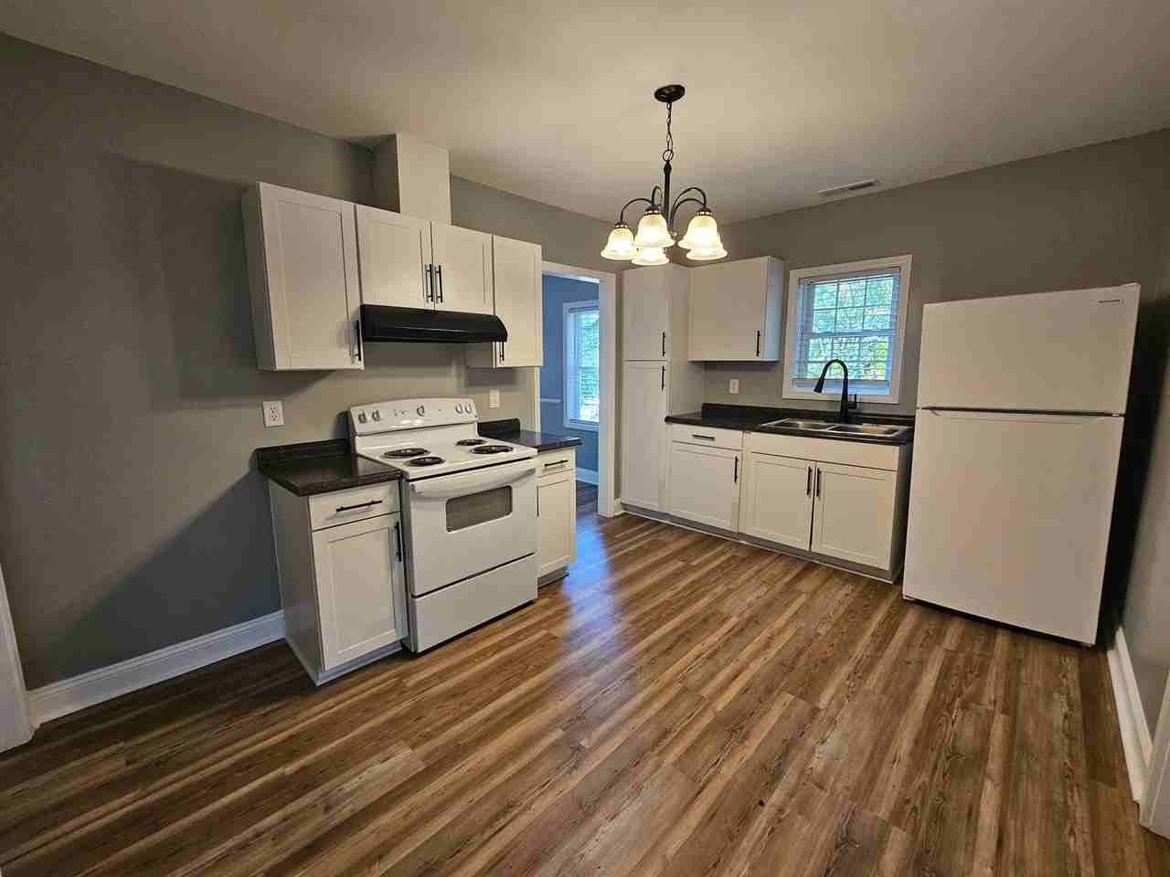 1301 Ray Ave - Photo 5 of 11