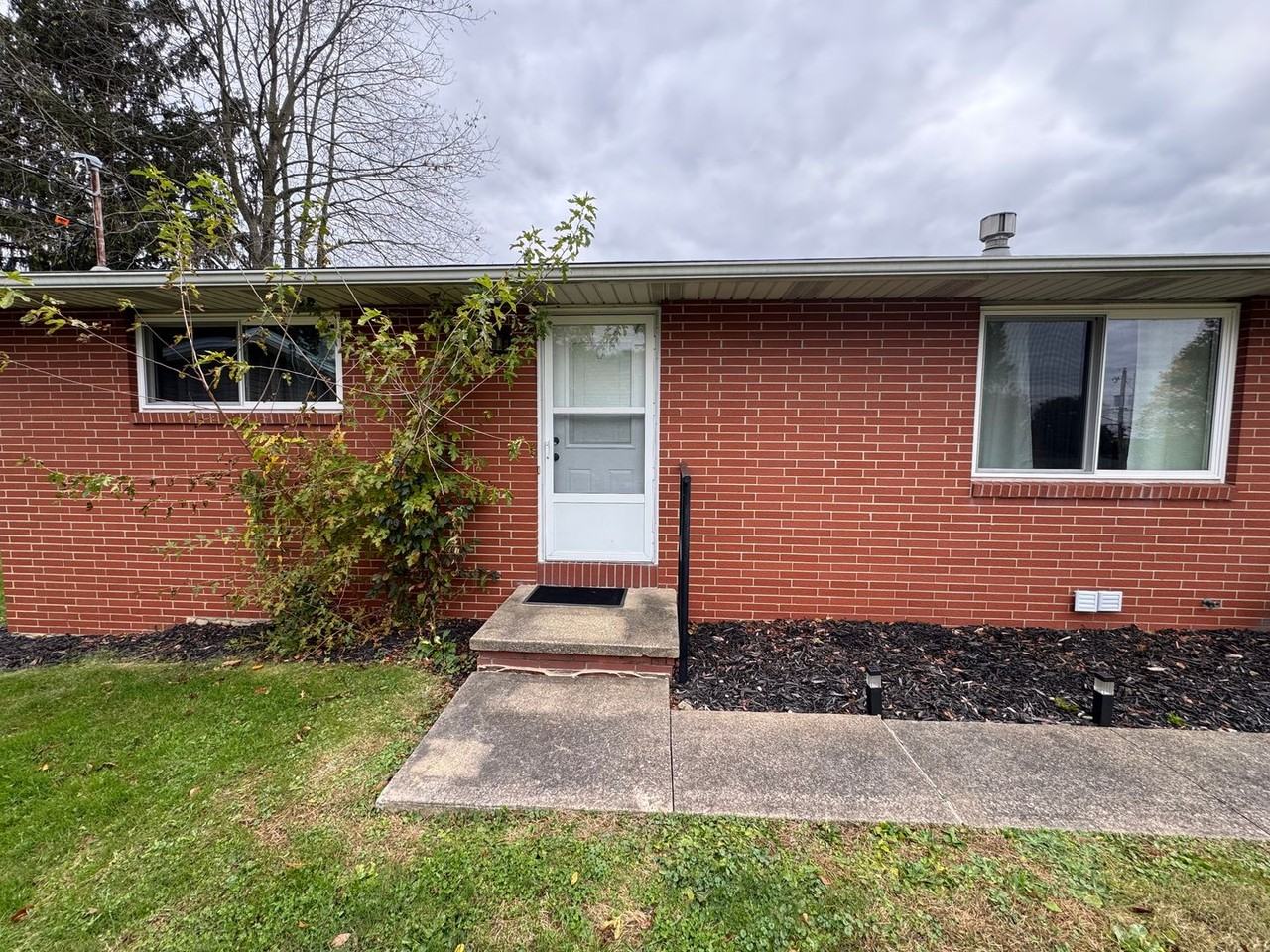 2430 Montclair Ave - Photo 2 of 10