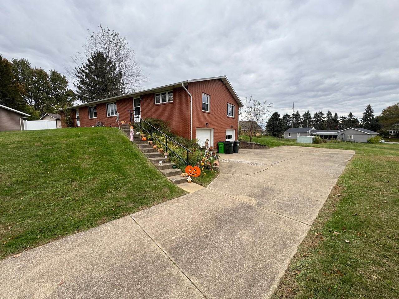 2430 Montclair Ave - Photo 4 of 10