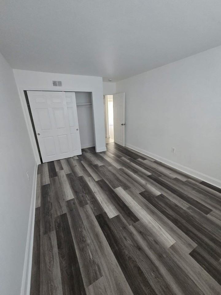 Chateau Apartments - Photo 5 of 50