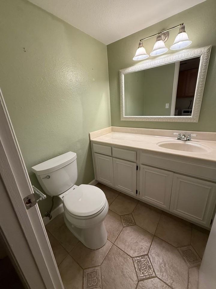 290 Riverwood Circle - Photo 7 of 25