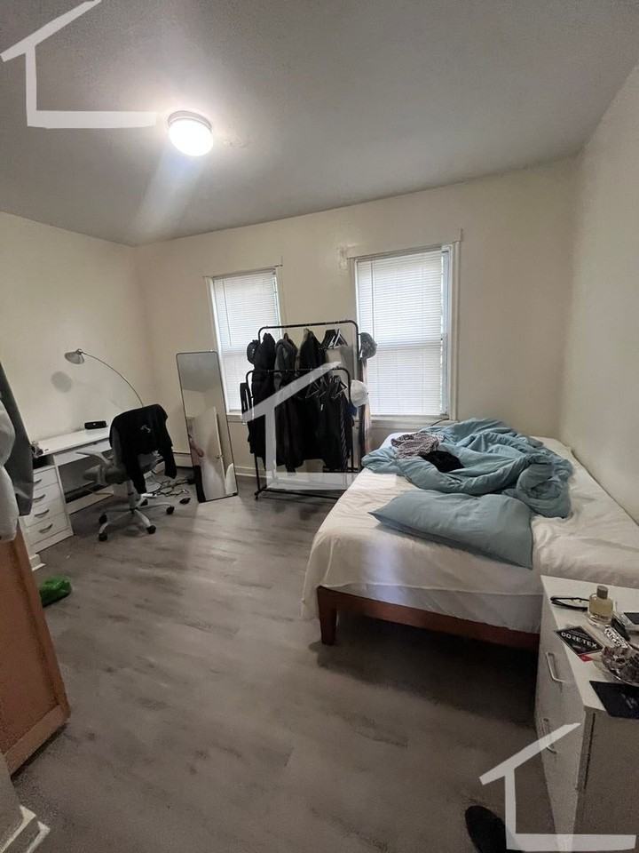 1582 Tremont St - Photo 4 of 8