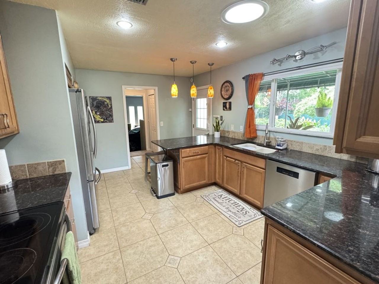 8435 Nw 6th Ave - Photo 4 of 31