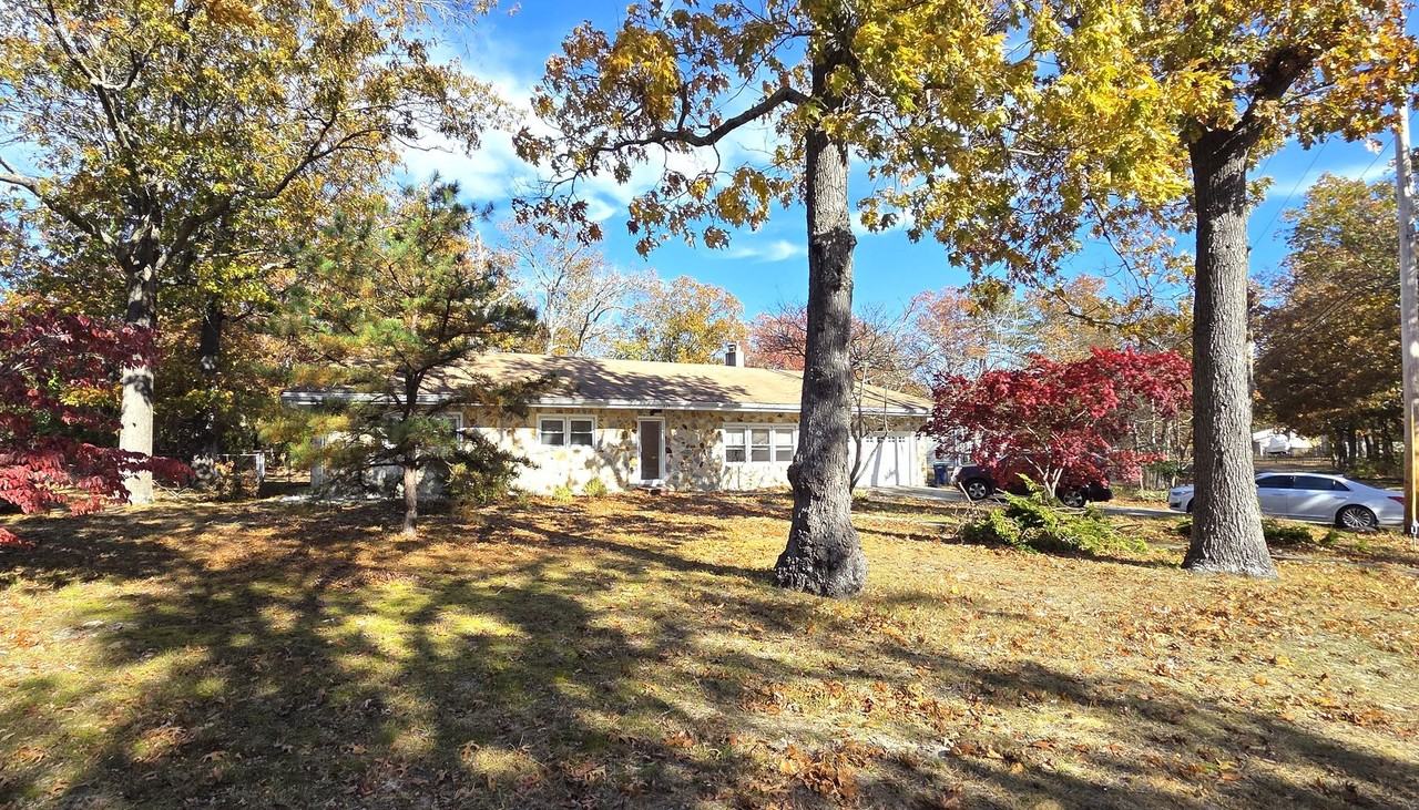 319 Jays Ave - Photo 3 of 34