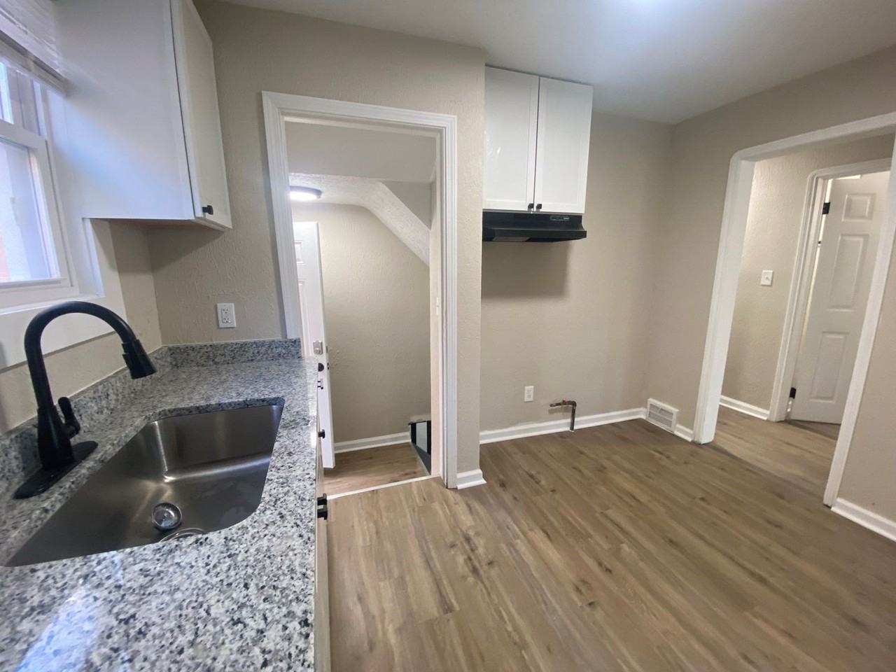 15910 Saratoga St - Photo 4 of 9