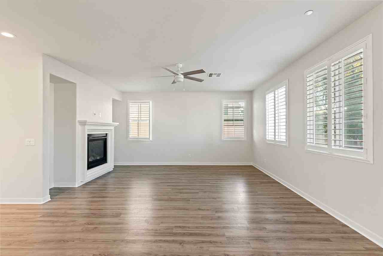 4252 Calle Del Vista - Photo 5 of 44