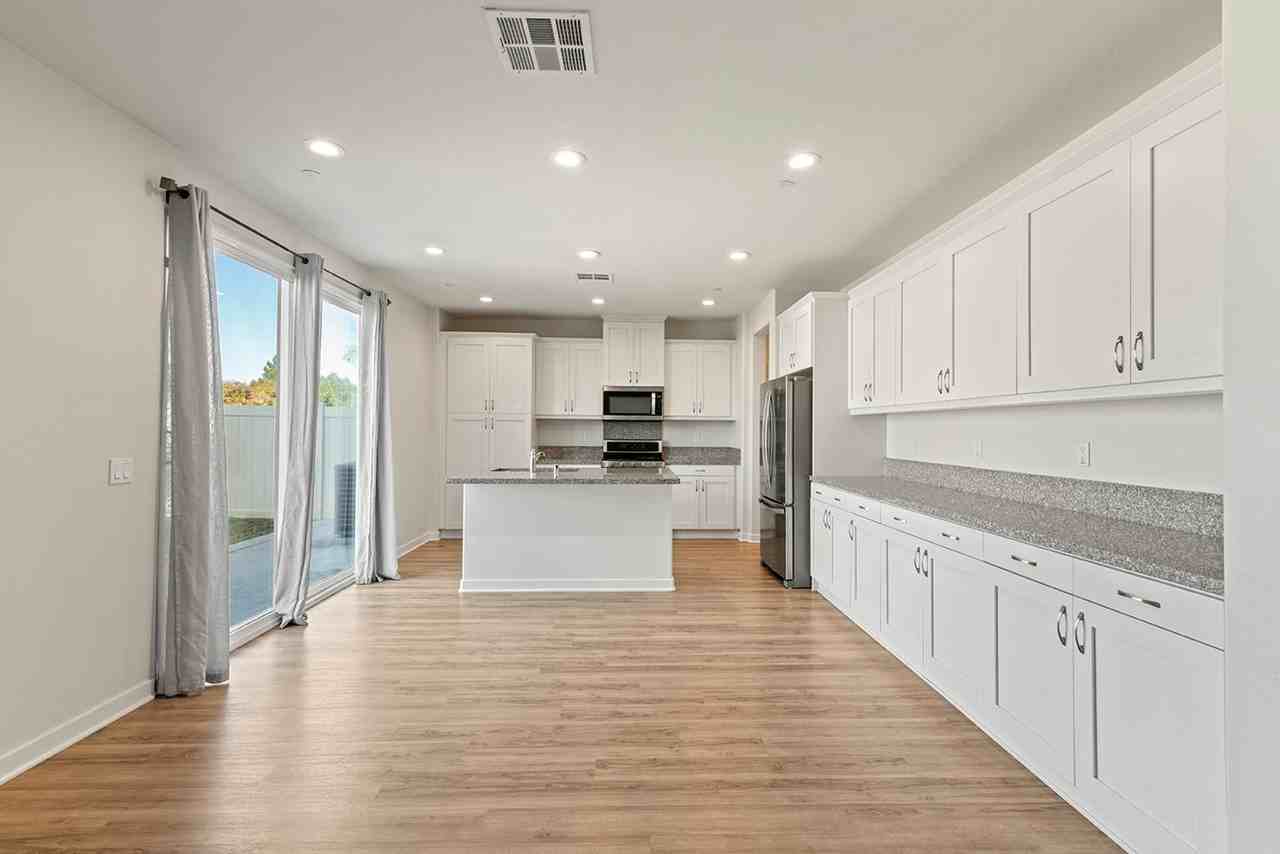 4252 Calle Del Vista - Photo 7 of 44