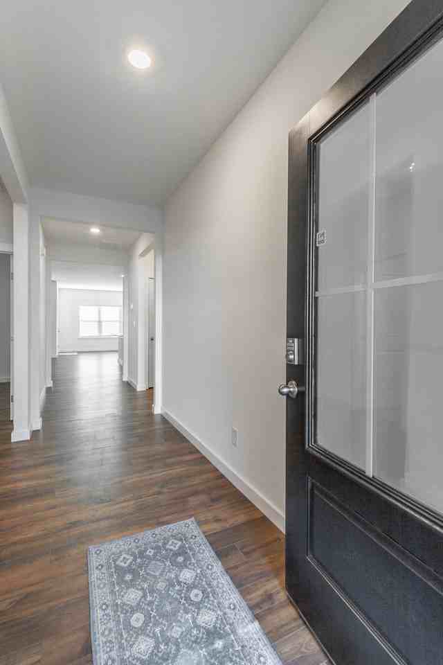 3226 Highline Dr SW - Photo 4 of 33