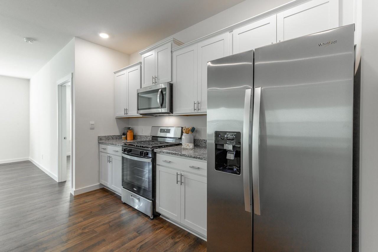 3226 Highline Dr SW - Photo 6 of 33