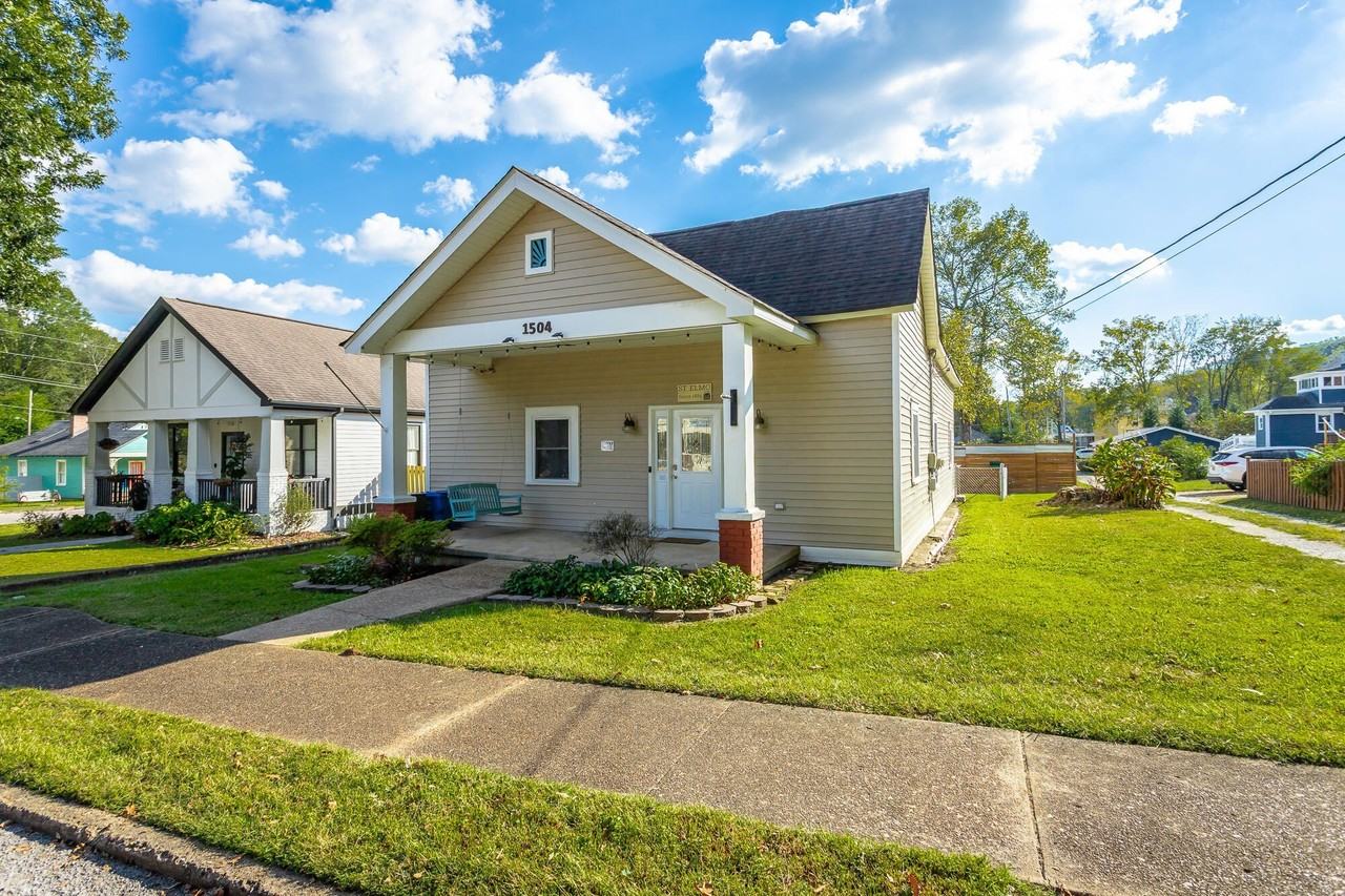 1504 W 48th St - Photo 6 of 44