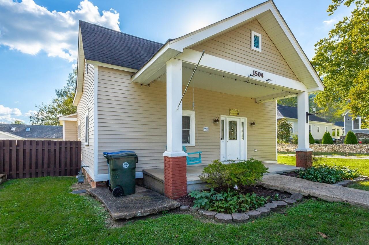 1504 W 48th St - Photo 7 of 44