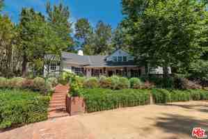 featured image of 9305 Hazen Dr