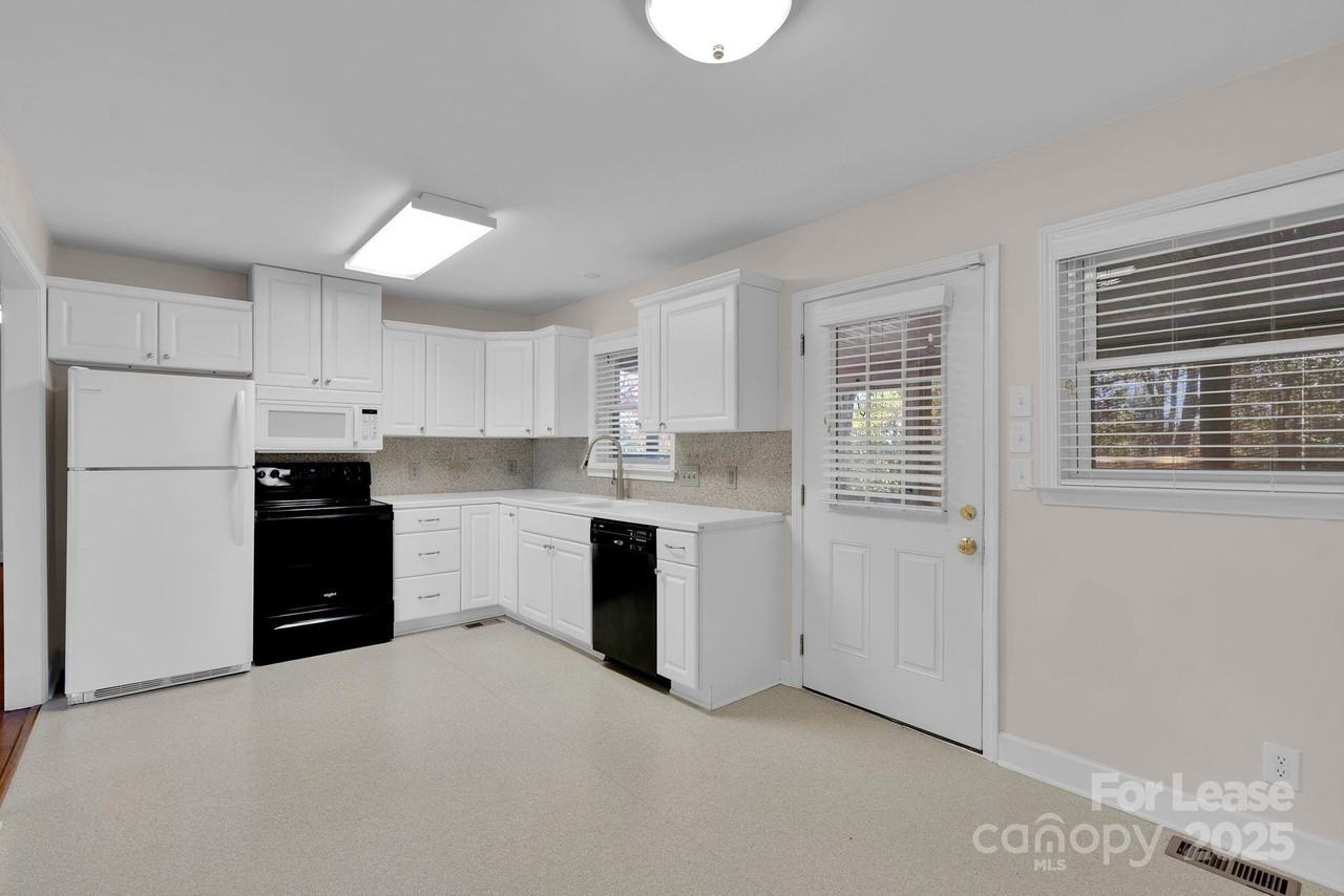 607 Fort Mill Hwy - Photo 4 of 22