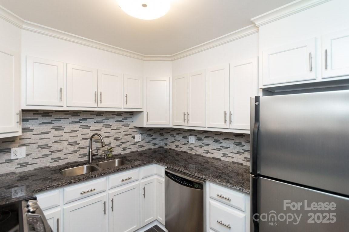 140 Lake Concord Rd Ne Apt B4 #B4 - Photo 5 of 23