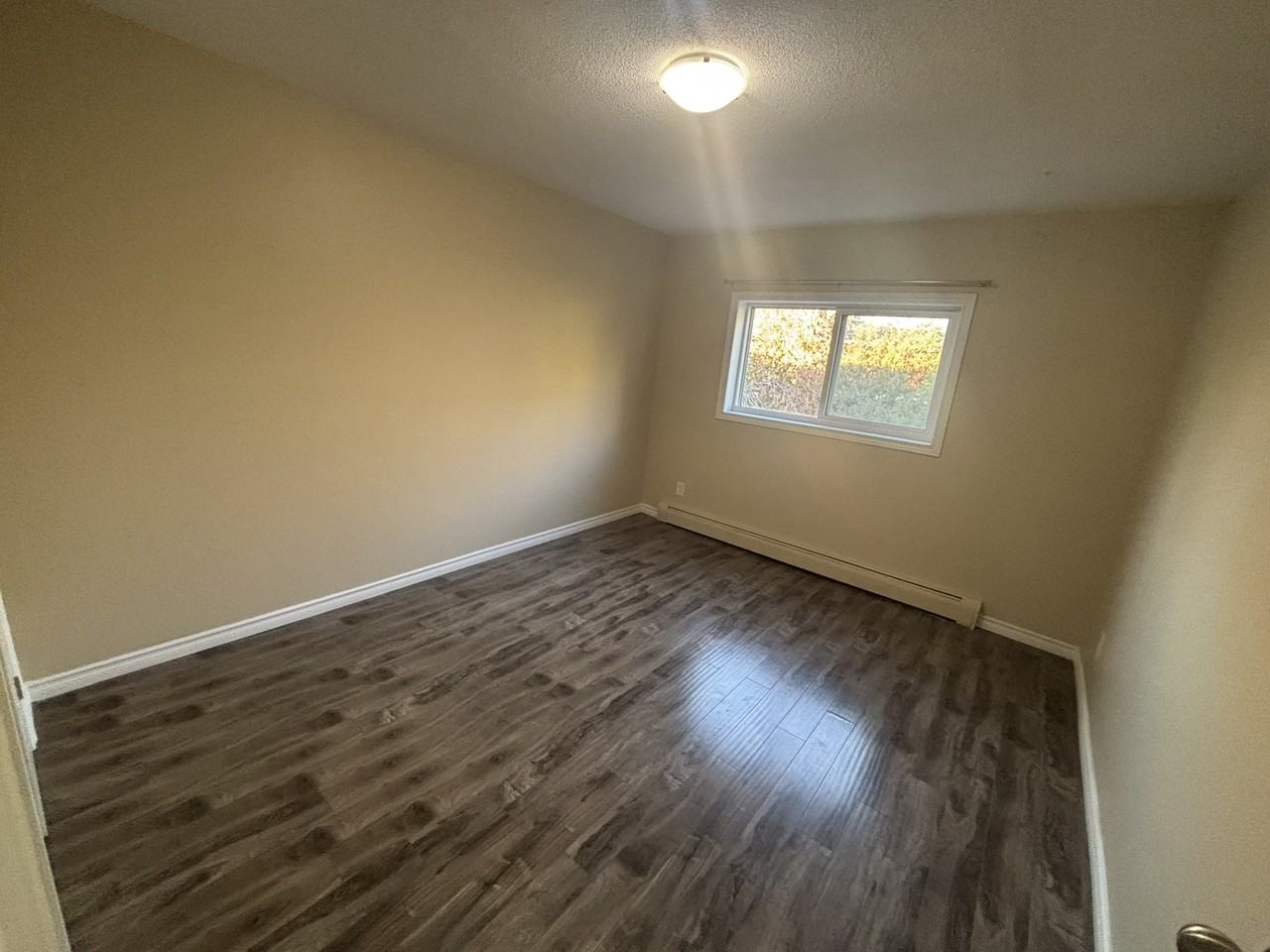 30 16-30 Westmount Road West #16 - Photo 3 of 13