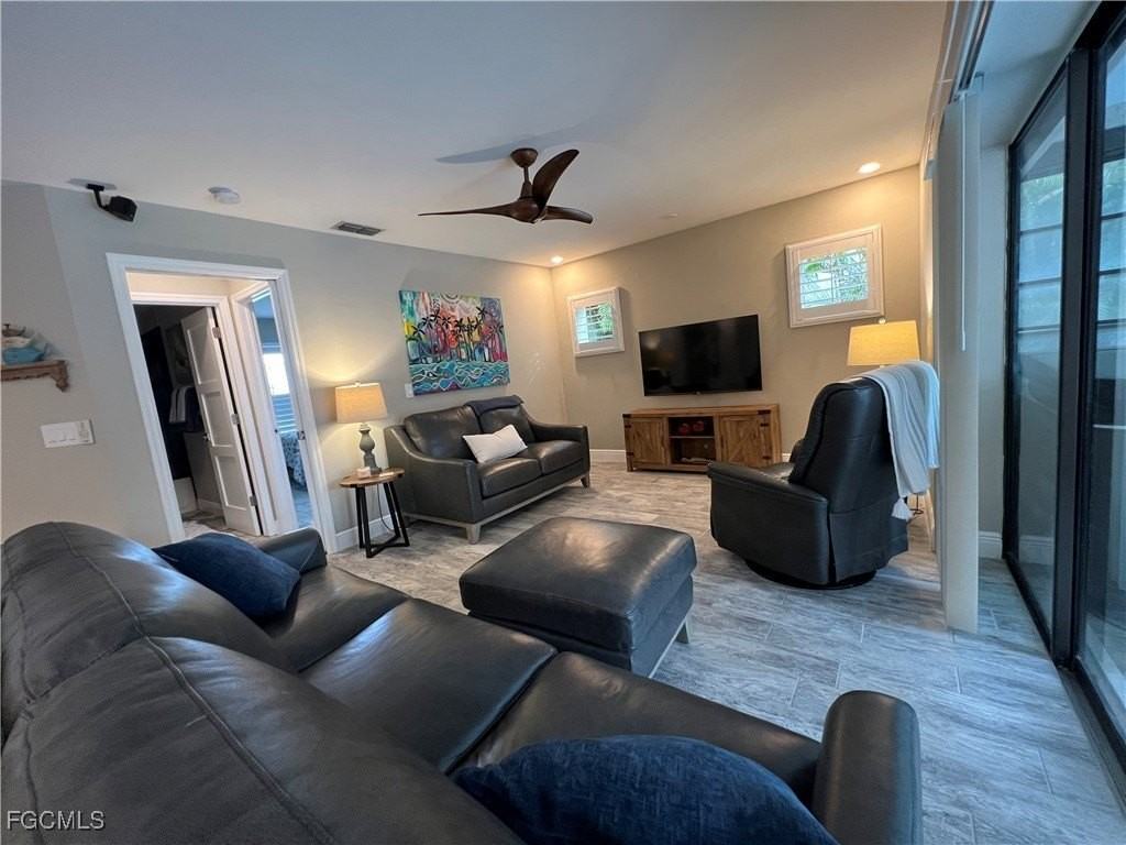 13226 Winsford Ln - Photo 5 of 25