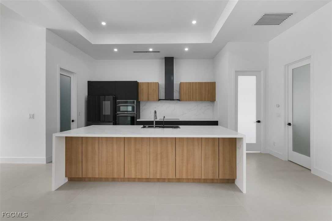 4333 Southwest 16th Place - Photo 6 of 32