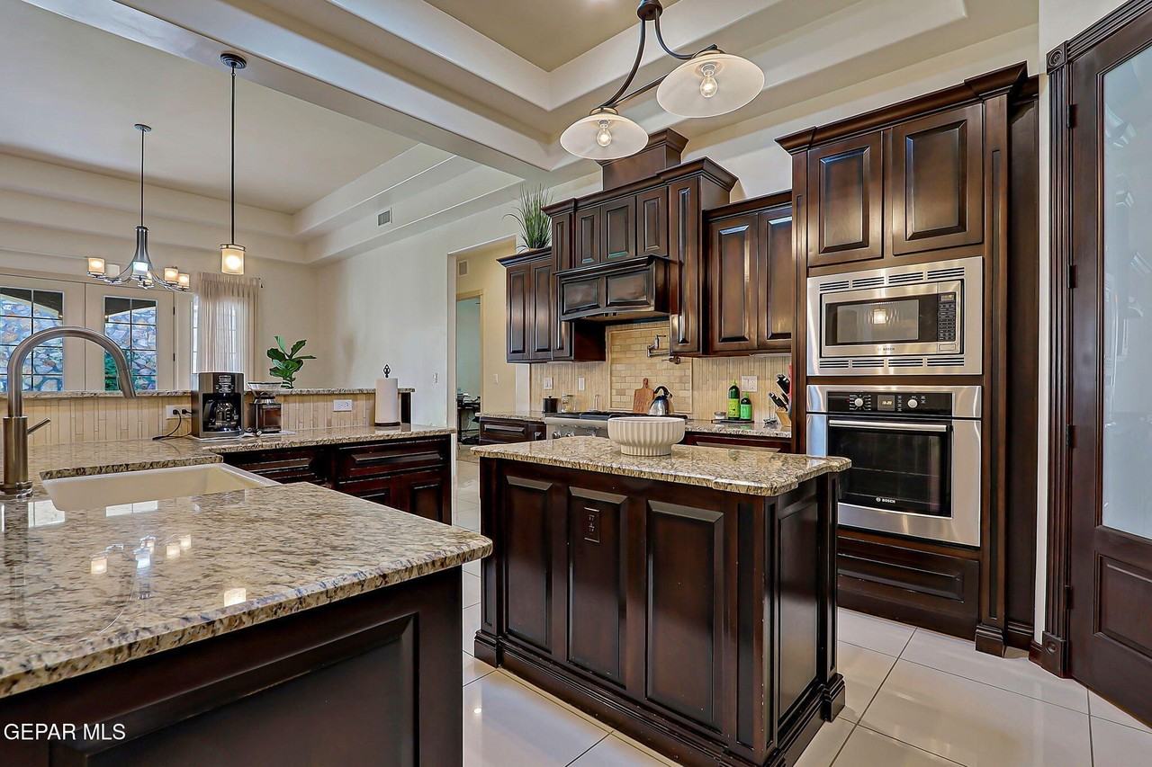 13452 Emerald Falls Drive - Photo 4 of 46