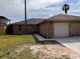 featured image of 910 Live Oak Cir #B