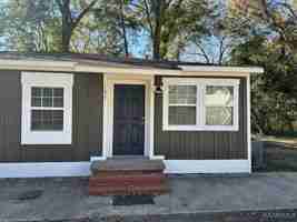 featured image of 157 E 6th St