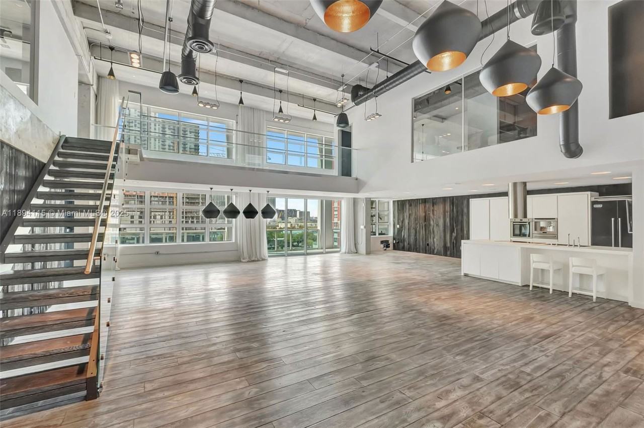 1749 Ne Miami Ct - Photo 2 of 8