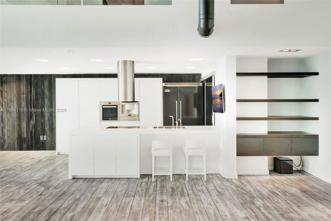 1749 Ne Miami Ct - Photo 6 of 8