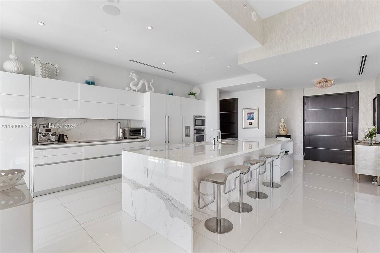 900 Brickell Key Blvd - Photo 4 of 8