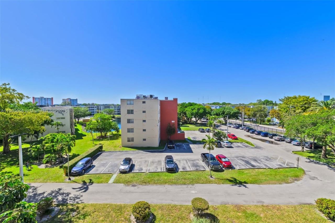 1770 Ne 191st St #508-1 - Photo 5 of 8