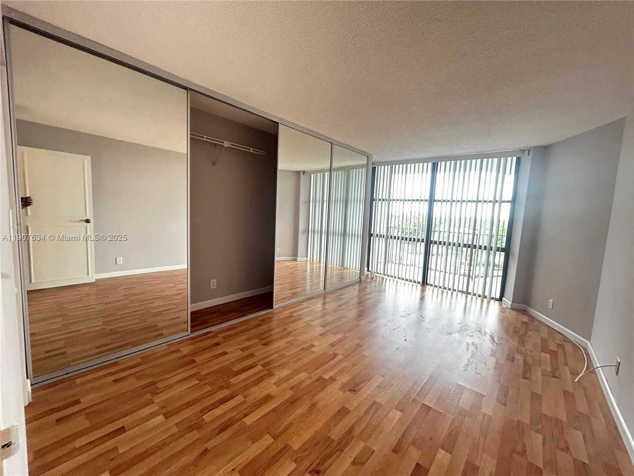 1000 Parkview Dr #511 - Photo 4 of 8