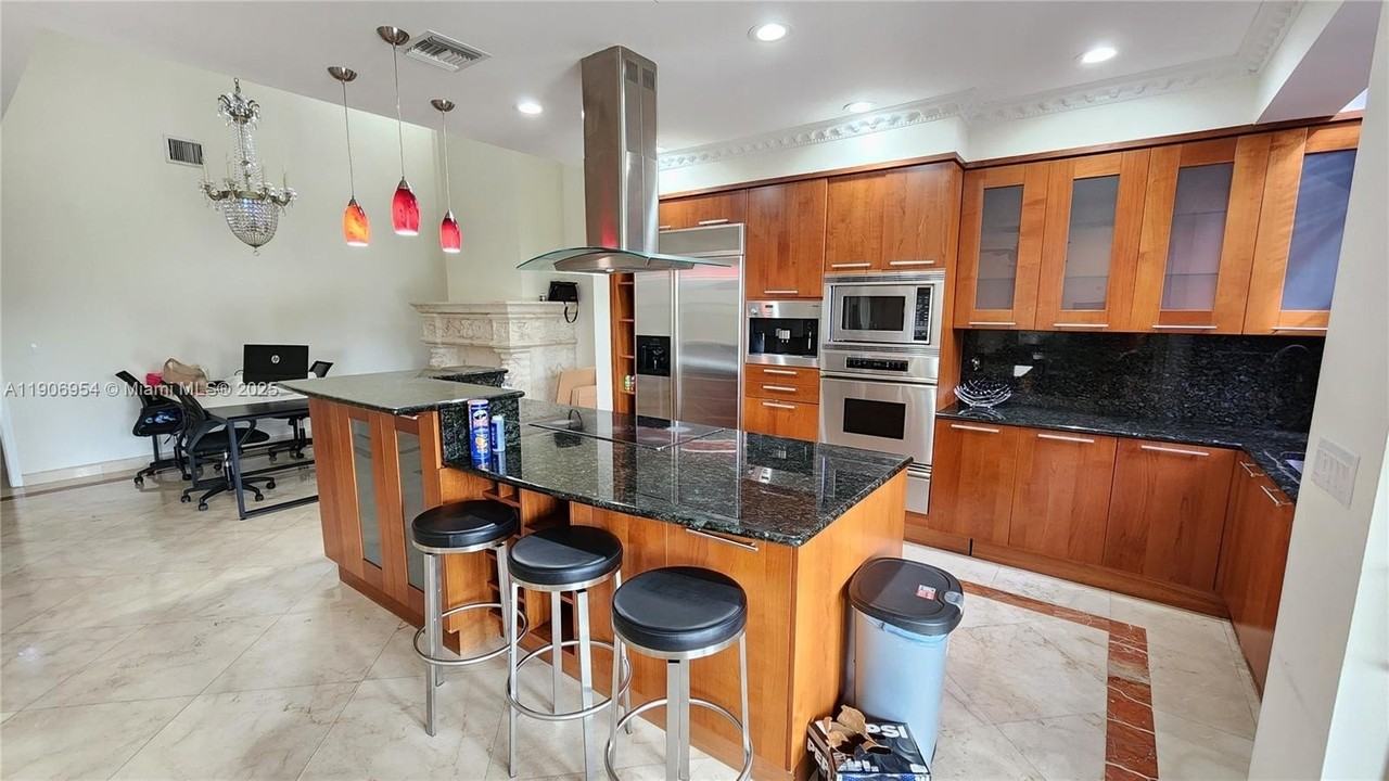 718 Via Verona #718 - Photo 4 of 38