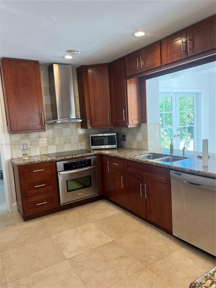 12525 Bernal St - Photo 3 of 13