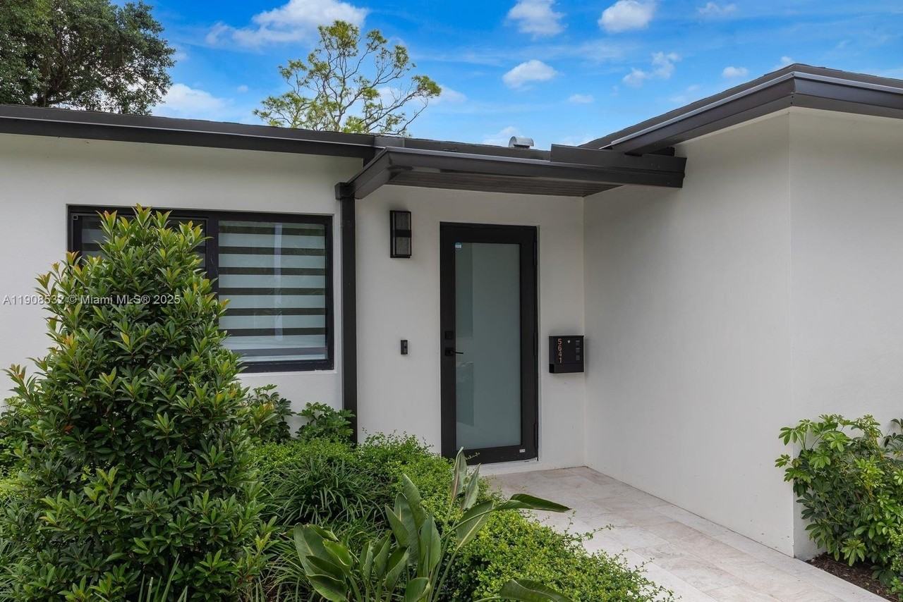 5641 Sw 67th Ave - Photo 2 of 46