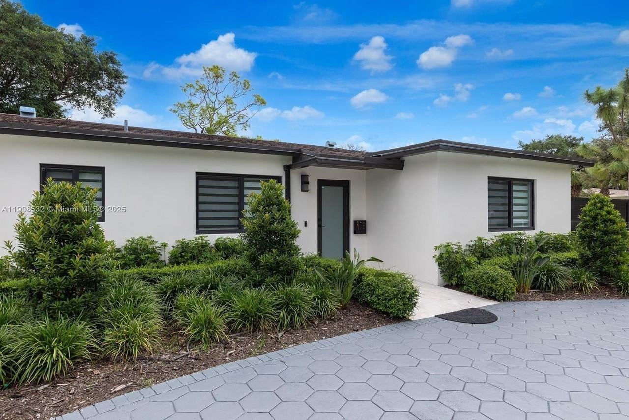 5641 Sw 67th Ave - Photo 3 of 46