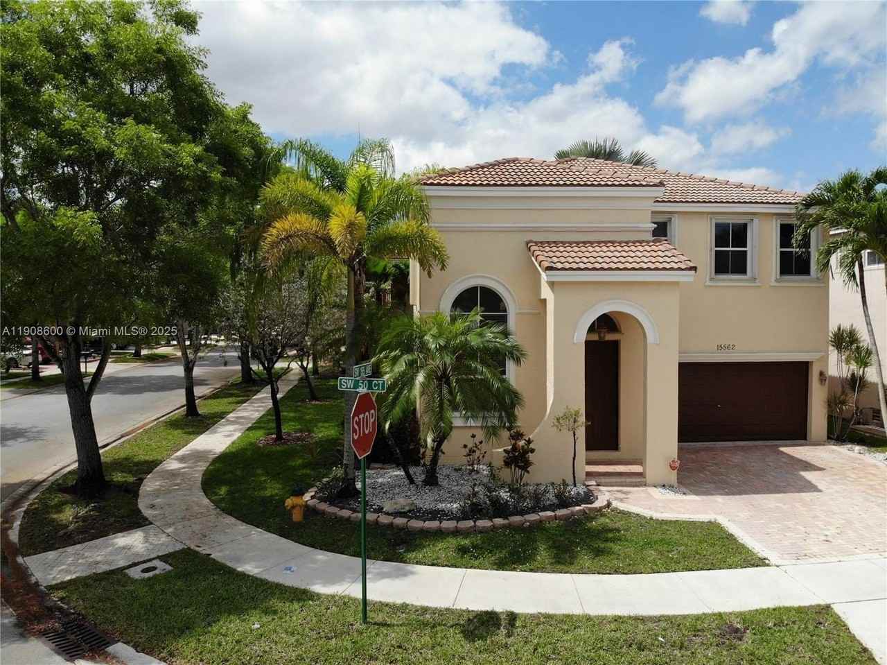 15562 Sw 50th Ct #15562 - Photo 6 of 34