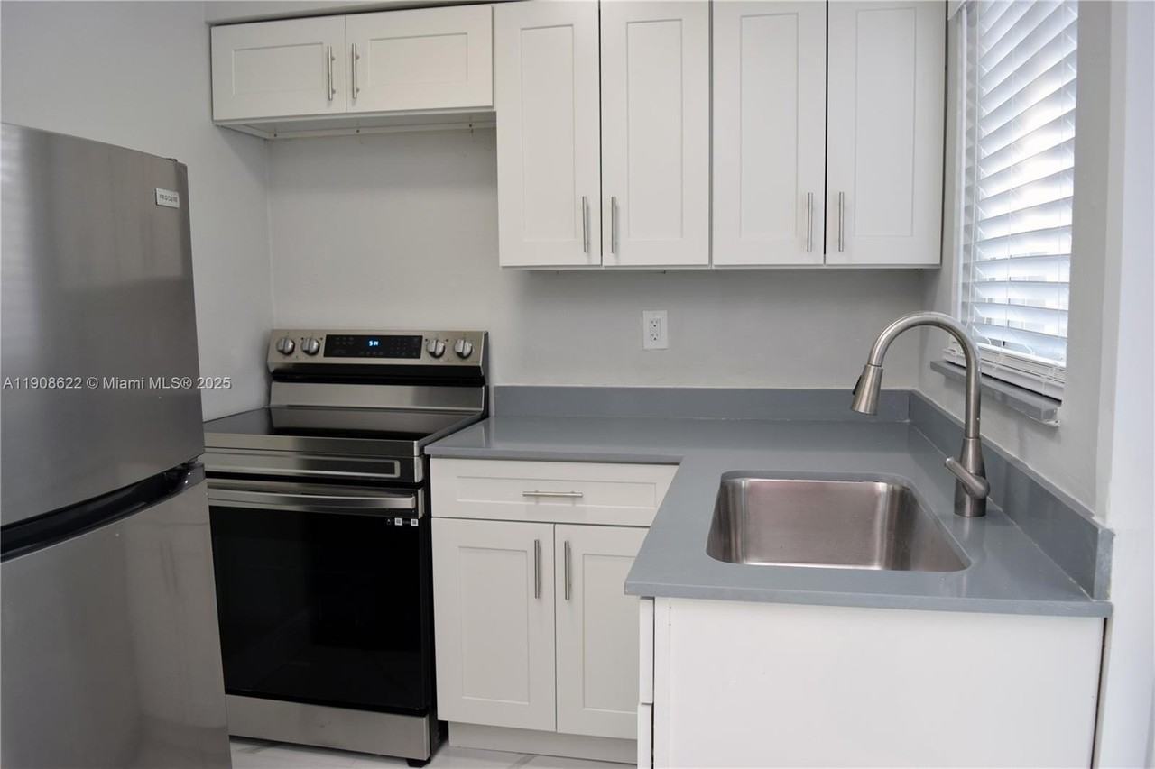 622 Ne 6th St #1 - Photo 7 of 23