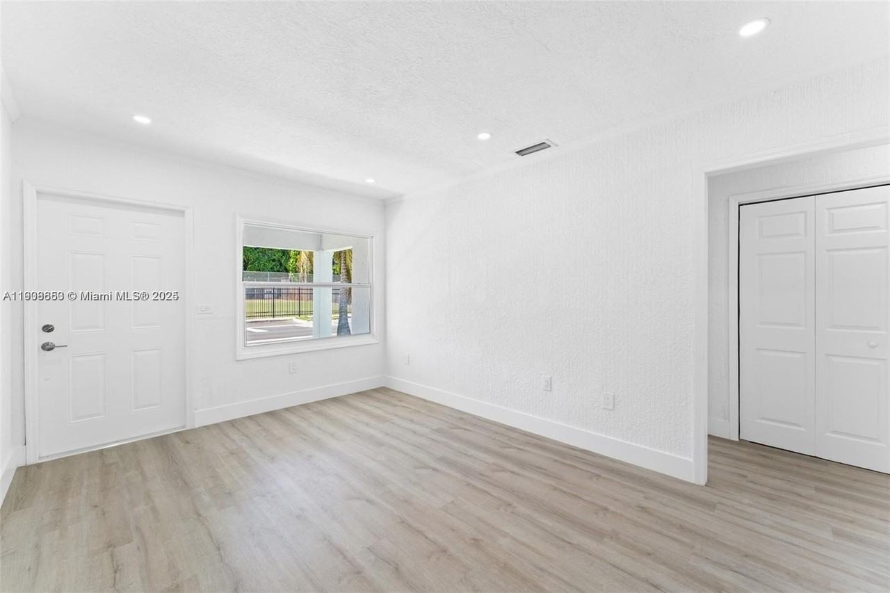 3161 Southwest 27th Lane #1 - Photo 5 of 16