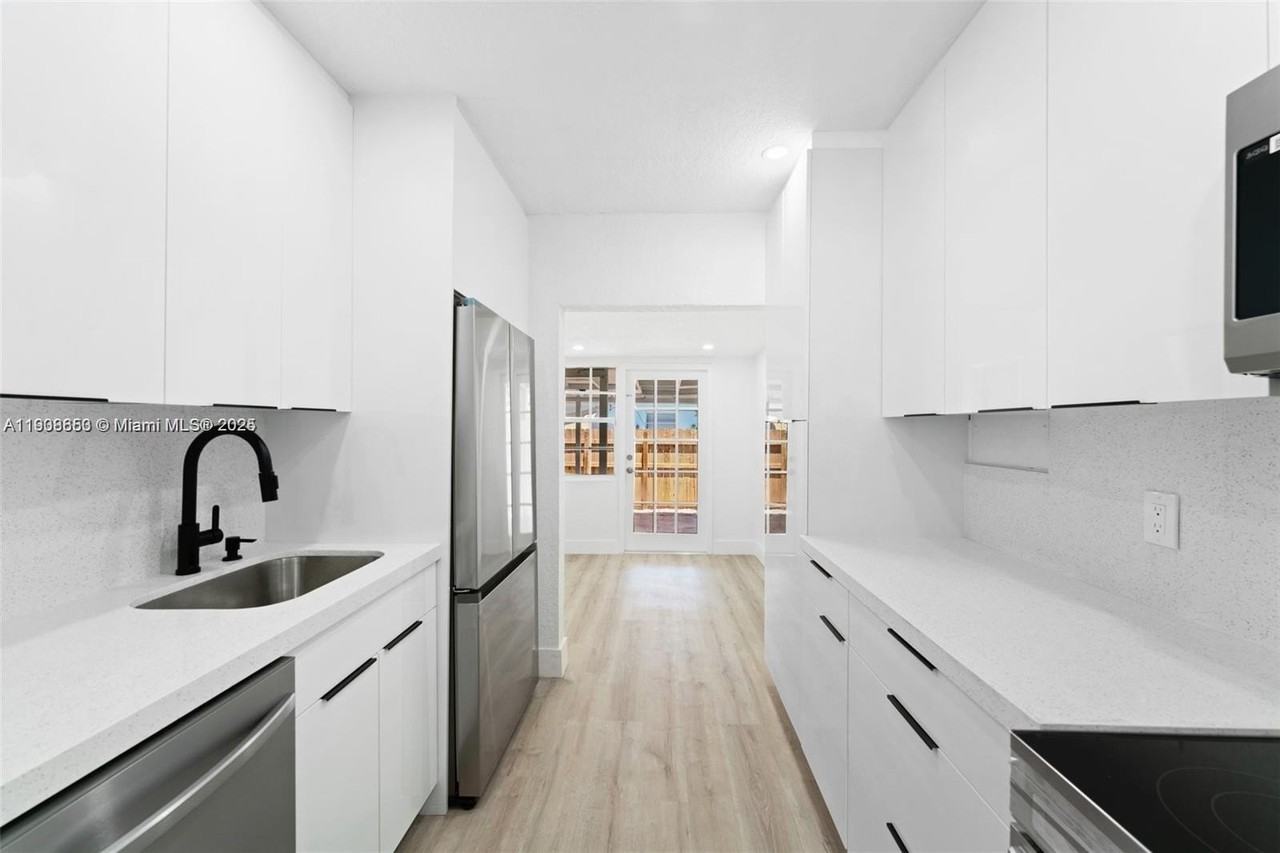 3161 Southwest 27th Lane #1 - Photo 6 of 16