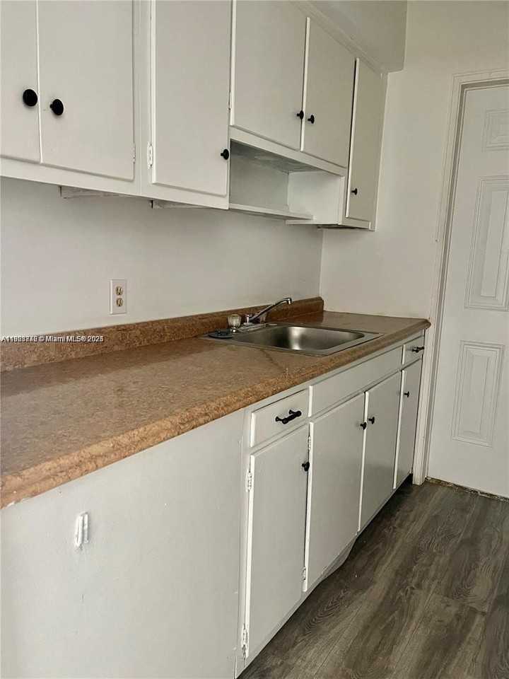 780 81st St #8 - Photo 4 of 9